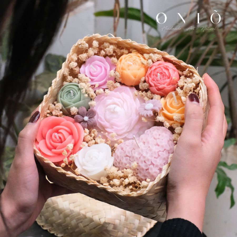 Hoa nến thơm phối màu ngẫu nhiên, Hương thơm tinh dầu, quà tặng sinh nhật, quà tặng tốt nghiệp - Flora Box - ONIÕ