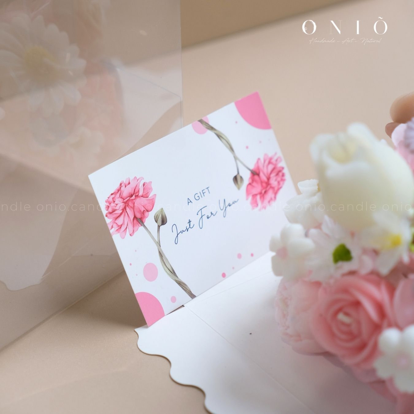 Set hoa The Ever-Blooming Cake (Nến thơm tạo hình bánh sinh nhật, phối hoa ngẫu nhiên, tone màu pastel) - ONIÕ