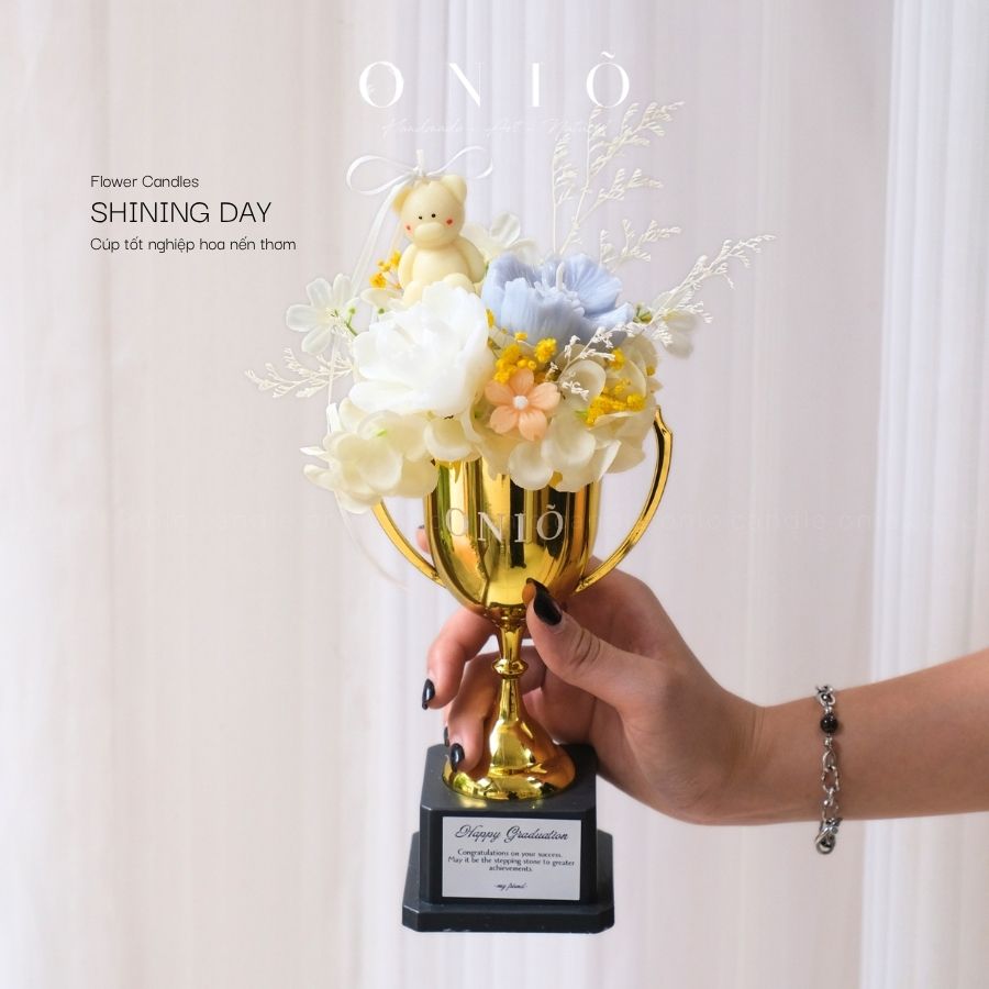 Cúp hoa nến thơm Handmade, Quà tặng tốt nghiệp, Quà kỷ niệm, Cúp hoa nến thơm Shining Day - ONIÕ