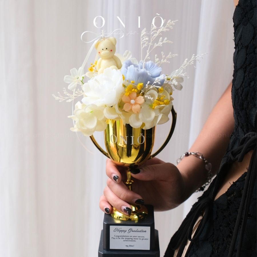 Cúp hoa nến thơm Handmade, Quà tặng tốt nghiệp, Quà kỷ niệm, Cúp hoa nến thơm Shining Day - ONIÕ