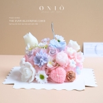 Set hoa The Ever-Blooming Cake (Nến thơm tạo hình bánh sinh nhật, phối hoa ngẫu nhiên, tone màu pastel) - ONIÕ