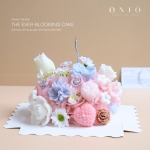Set hoa The Ever-Blooming Cake (Nến thơm tạo hình bánh sinh nhật, phối hoa ngẫu nhiên, tone màu pastel) - ONIÕ