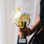 Cúp hoa nến thơm Handmade, Quà tặng tốt nghiệp, Quà kỷ niệm, Cúp hoa nến thơm Shining Day - ONIÕ