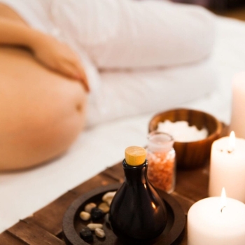 BÀ BẦU CÓ NÊN DÙNG NẾN THƠM KHÔNG? NHỮNG LƯU Ý QUAN TRỌNG NHẤT